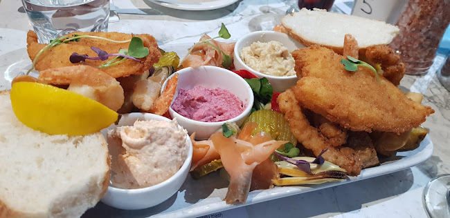 Montrose Cafe, Bistro and Bar Open Times