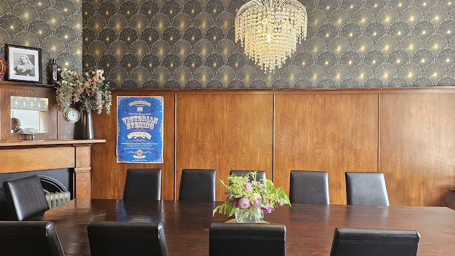 Opinii despre Careys Bay Historic Hotel în Dunedin - Hospitality and gastronomy