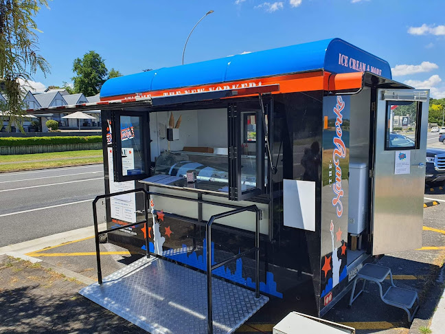 The New Yorker Ice Cream & More... - Hospitality and gastronomy