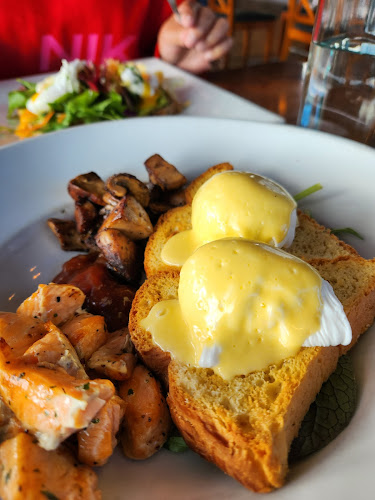 Raupo Cafe, Restaurant & Traiteur