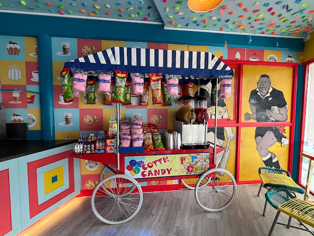 Little Queen Takeaways - Hospitality and gastronomy