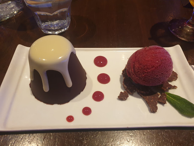 Costas Taverna Greek Restaurant and Ouzo Bar - Christchurch