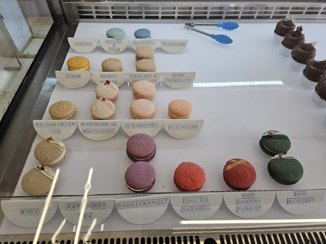 THE THREE WORDS | Cakes & Flowers - Auckland