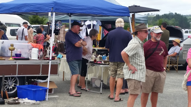 Opinii despre The Village Market Helensville Showgrounds în Helensville - Hospitality and gastronomy