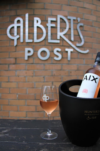 Comentarii opinii despre Albert's Post Bar and Eatery