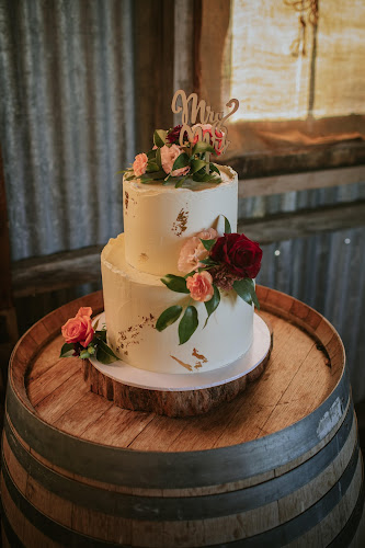 Curls & Cakes - Hospitality and gastronomy