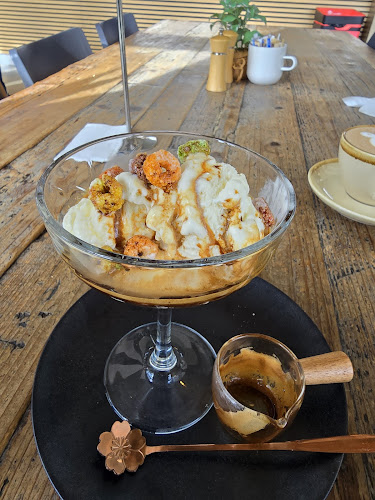 Comentarii opinii despre Kreem Cafe Harris Road