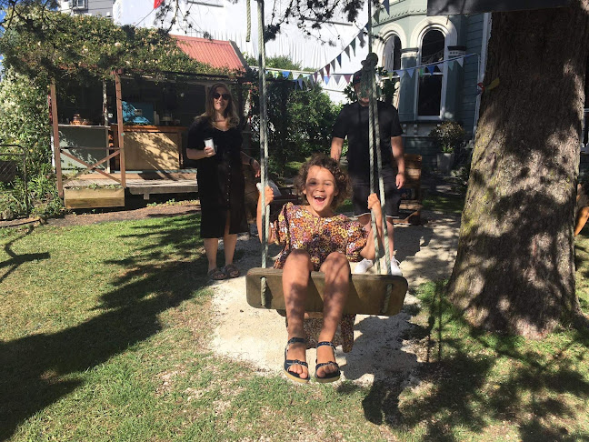 Opinii despre Hum Salon Bohemia Cafe and Community Space în Auckland - Hospitality and gastronomy