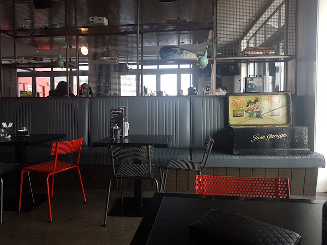 Comentarii opinii despre Joe's Garage