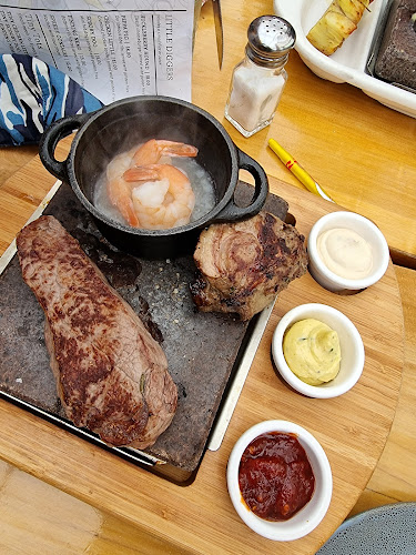 Denniston Dog Restaurant & Bar - Westport