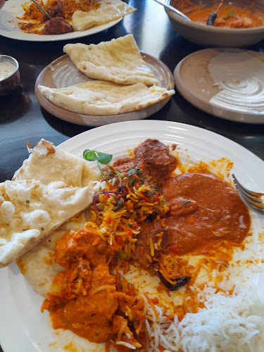 4 Flames Indian Restaurant & Takeaway - Hospitality and gastronomy