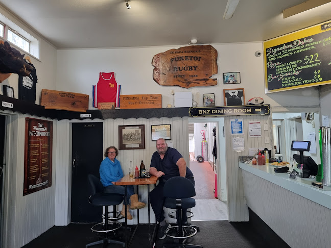 Pongaroa Hotel Phone number