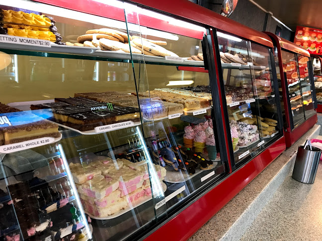 Ronnies Cafe & Bakery - Hospitality and gastronomy