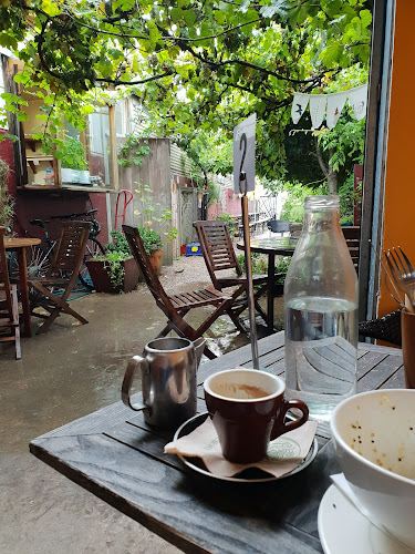 The Dangerous Kitchen - Hospitality and gastronomy