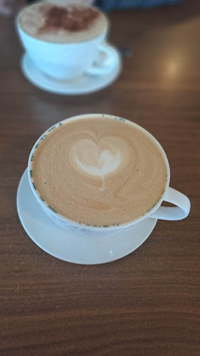 Comentarii opinii despre The Local Backyard Cafe and Bakery