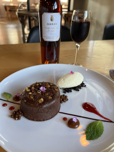 Chim Choo Ree - Hamilton