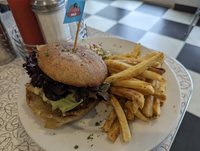 VEight Cafe, Restaurant & Bar - Hospitality and gastronomy