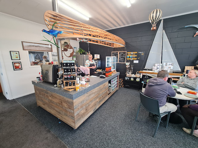 Opinii despre Bluff Real Estate and Cafè în Bluff - Hospitality and gastronomy