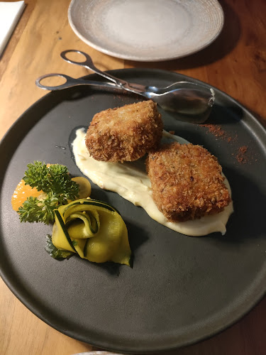 Red Earth Bistro and Wine Bar Phone number