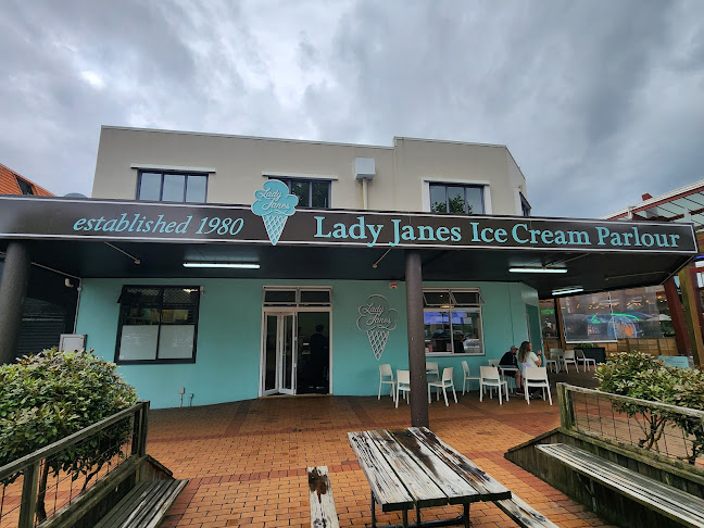 Lady Janes Ice Cream Parlour - Hospitality and gastronomy