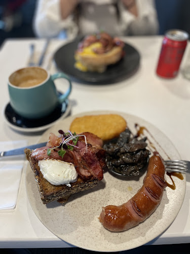 Lola Breakfast Bar And Cafe - Hospitality and gastronomy