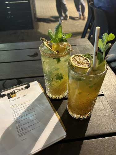 Comentarii opinii despre Momentos By The Lake Restaurant