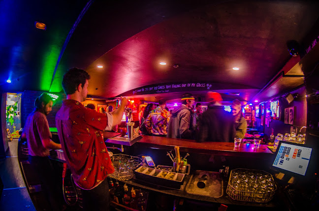 Opinii despre Cavern Club Bar în Wellington - Hospitality and gastronomy