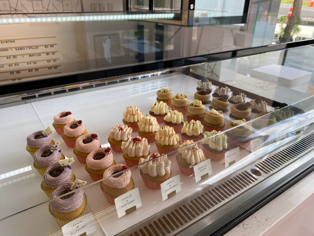 THE THREE WORDS | Cakes & Flowers