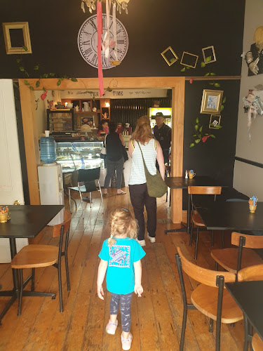 Madhatters cafe - Hospitality and gastronomy