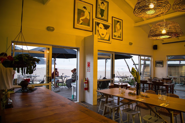 Comments and reviews of Hotties Beachfront Eatery