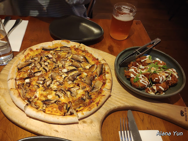 Rogues Cafe, Restaurant & Bar