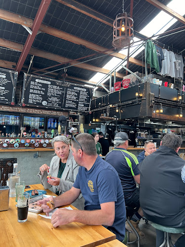 Comentarii opinii despre BEERS by Bacon Brothers