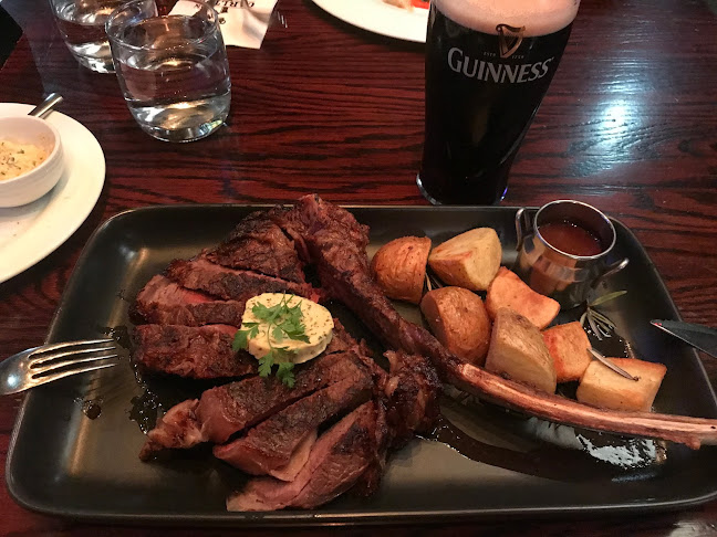 Carlton Bar & Steakhouse