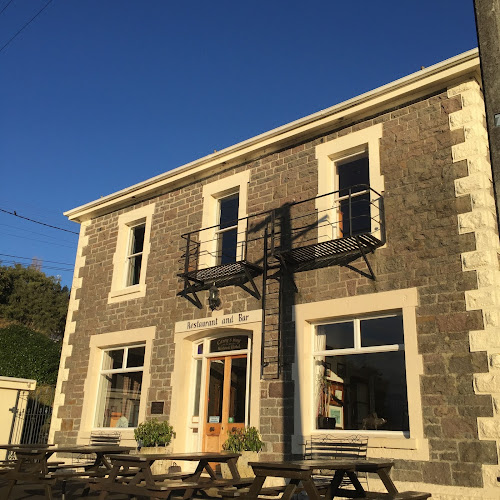 Careys Bay Historic Hotel - Hospitality and gastronomy