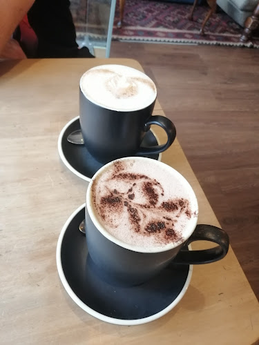 six ounces - Hospitality and gastronomy