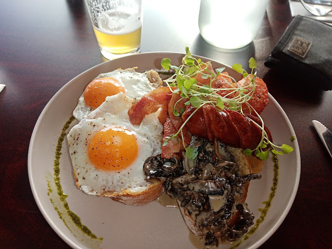 The Cleghorn Bistro & Bar - Hospitality and gastronomy