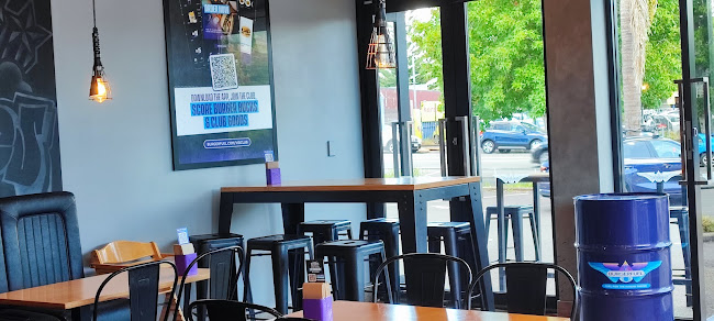 Comments and reviews of BurgerFuel Pt Chev