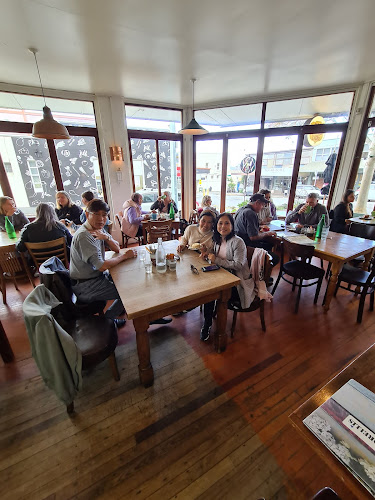 Comments and reviews of Corelli's Cafe