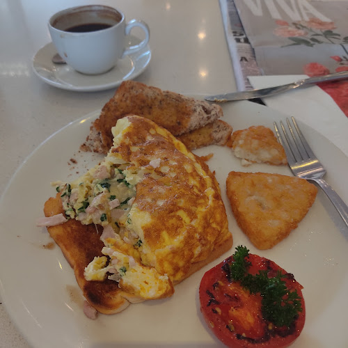 Autobahn Cafe Bombay - Bombay