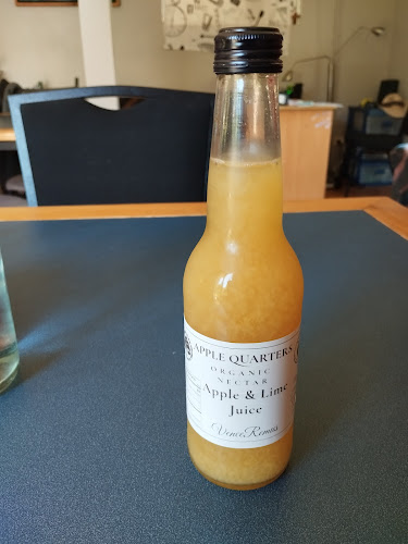 Apple Quarters Cafe