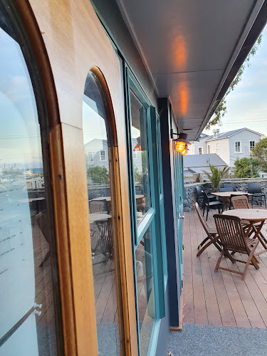 Green Dolphin Restaurant and Bar