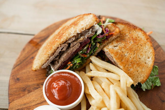 Opinii despre Te Tii Ruatahuna - Cafe, Store and Accommodation în Ruatahuna - Hospitality and gastronomy