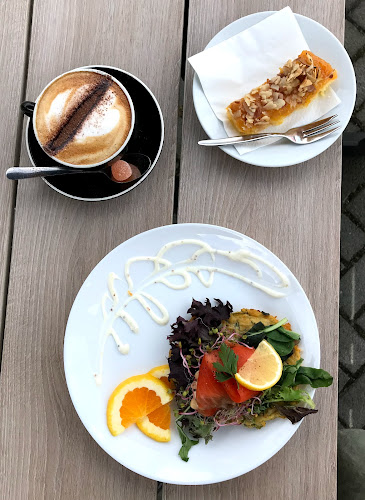 https://findus.nz/shadehousecafe