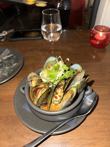 Momentos By The Lake Restaurant - Queenstown