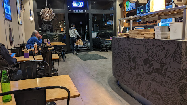 BurgerFuel Windsor Park - Hospitality and gastronomy