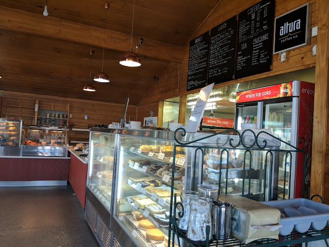 Hot Bread Shop Cafe - Hospitality and gastronomy