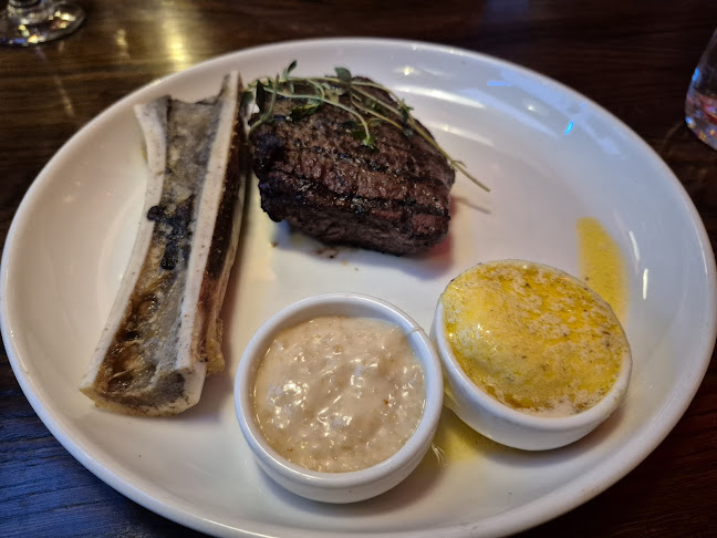 Comentarii opinii despre Carlton Bar & Steakhouse