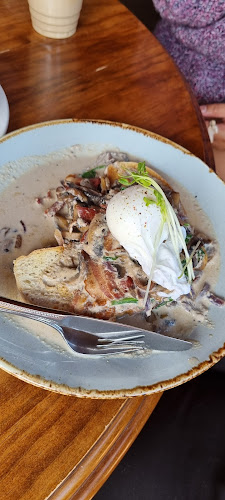 Comentarii opinii despre Twisted Cafe