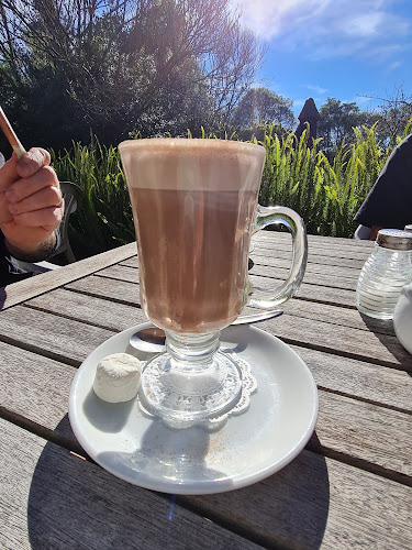 Comments and reviews of Apple Quarters Cafe