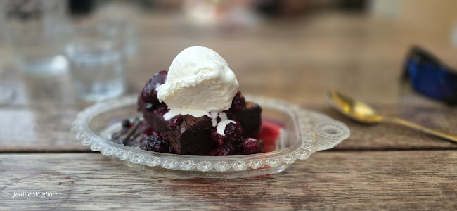 Careys Bay Historic Hotel - Hospitality and gastronomy